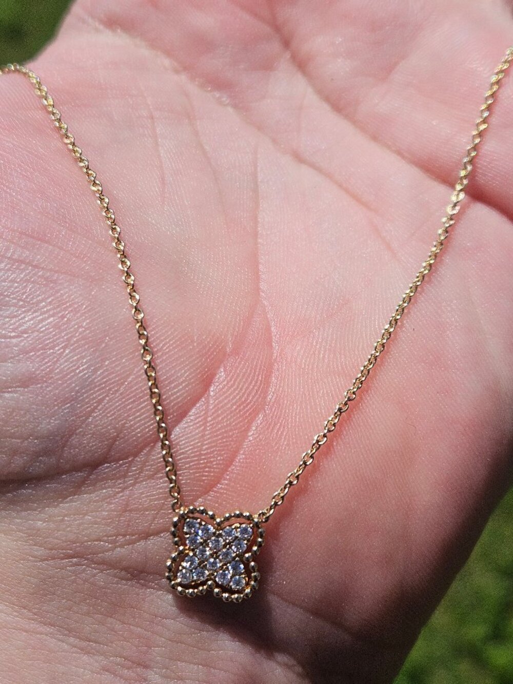 14K Yellow Gold Diamond Clover Flower Static Pendant Necklace 16 inches